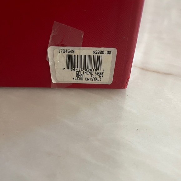 The Baccarat Maison’s Celimene small vase is cut from crystal niob - Picture 3 of 5